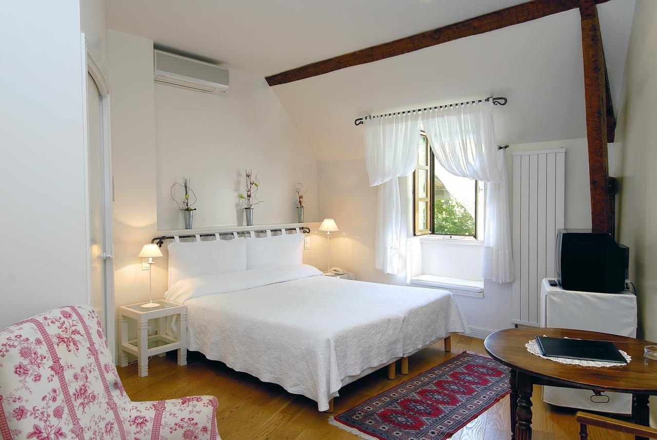 Le Vieux Pont Hotel Belcastel Kültér fotó